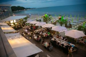 Апартамент 8