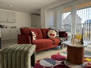 Modern & Elegant Apt w fst WiFi - Longstowe