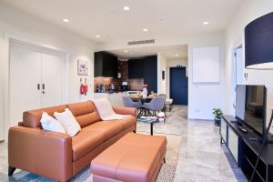 Stunning Seaview Mercury Tower Apartments - Luxurious Twin Units