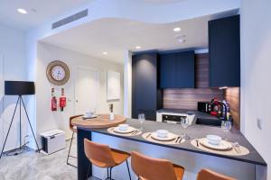 Stunning Seaview Mercury Tower Apartments - Luxurious Twin Units