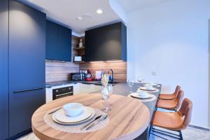 Stunning Seaview Mercury Tower Apartments - Luxurious Twin Units