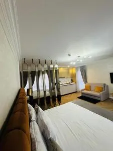 AH Deluxe - Rojiştea