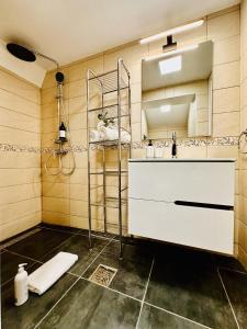 5 to Stay near Legends of Bran