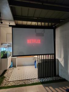 movie screen& 4rooms private house near J Park Resort