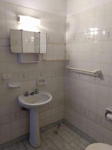 Departamento de 2 ambientes y medio centrada de auto