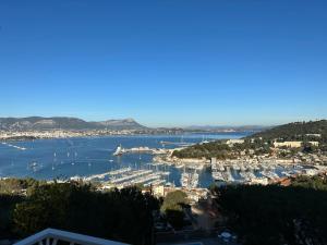 Appartements Haut de villa, pleine vue mer : photos des chambres