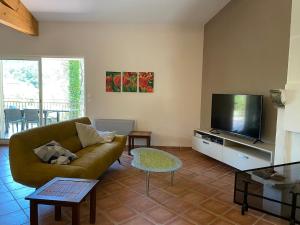 Villas Maison calme sur terrain arbore et piscine privee : photos des chambres