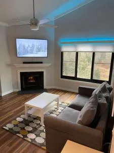 Modern Condo with Ski In & Ski Out - Silver Creek Lodge, Snowshoe - سنوشو