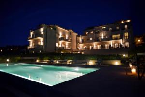 THR Residence with swimming-pool in San Casciano dei Bagni, apartments with air conditioning and private outdoor area