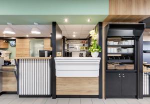 Hotels B&B HOTEL Lille Centre Grand Palais : photos des chambres
