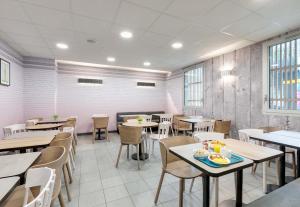 Hotels B&B HOTEL Lille Centre Grand Palais : photos des chambres