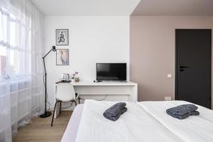 GoldenHugo rooms Self check in Pet friendly
