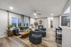 Your Unique Stay by the Tracks by LCP Collection - Oswego