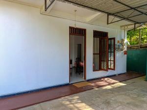 Karapitiya Breeze