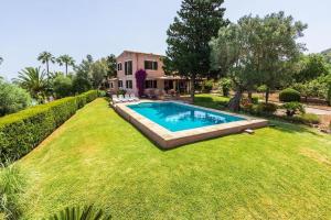 Villa in Alcudia with passion and care in every detail by Renthousing