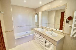 Beautiful Three-Bedrooms El Rancho Villa