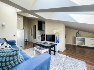 Sunny 1bd Old Town Apartment