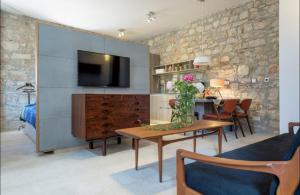 Townhouse Suite Danish Art