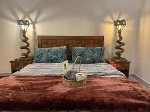 Elegant Retreat 108 Suite - Upper Topa