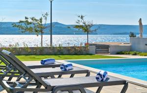 4 Bedroom Stunning Home In Turanj