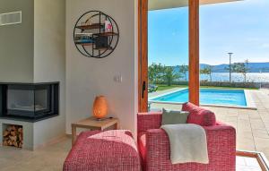 4 Bedroom Stunning Home In Turanj