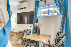Walk to Parks & Dining: Central St. Pete Oasis