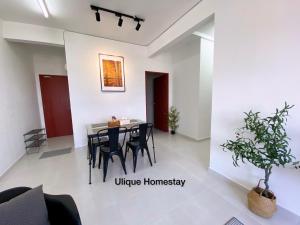 Ulique Homestay Batu Buruk- Near KTCC, Drawbridge, Mayang Mall