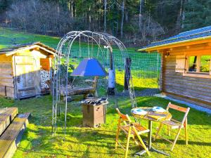 SwissHut Idyllic Farm Cabin - Chalet Grabenmuhle 1