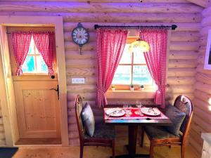 SwissHut Idyllic Farm Cabin - Chalet Grabenmuhle 1