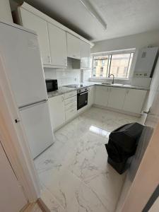 Queensway 2 bedroom flat