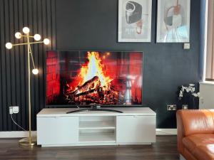 Balcony 60 Inch TV Penthouse City Centre with views