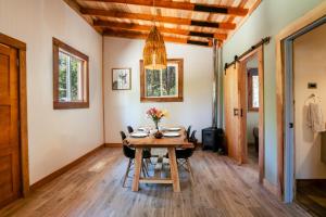 Ciervo Cabaña, Ensenada Campestre