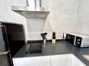 Valencia Getaway - Jacuzzi, Space & Comfort