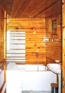 Chalet cosy à Sixt-Fer-à-Cheval avec vue sur la montagne