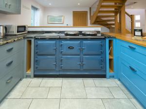 Modern 4-Bed Home Spacious & Comfortable - Pass the Keys