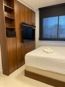 Apt 607, Lux Flamboyant