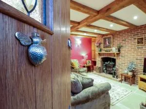 Curiosity Cottage - Kimble