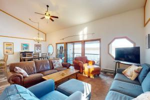 Crystal Beach Lakefront Condo