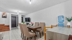 Casa Cozy, 2 bedroom, 4 bed, 2 baths with parking