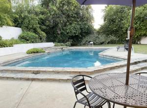 Beautiful 4BD and 3BA Pool Jacuzzi Vacation Home