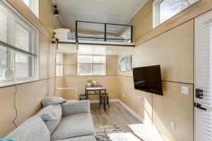 Hiking and Creek Manor Tiny Home in Forest Retreat