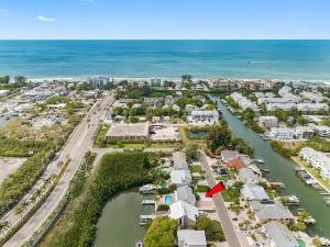 Stunning Waterfront Pool Home Walk to Beach & Restaurants Large Private Pool