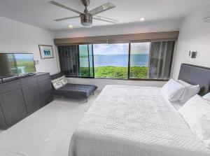 Penthouse ocean & lagoon views, new listing