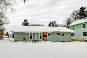 4 Mi to Dtwn: Pet-Friendly Home in Utica
