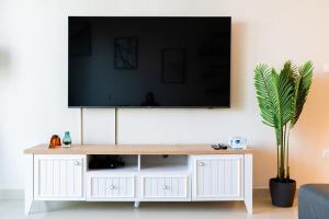 Harbour Views Tower l High Floor l Next to Park l Fits 2