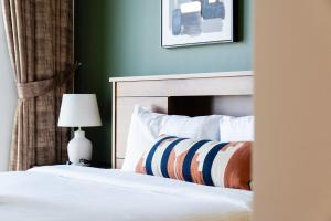 Harbour Views Tower l High Floor l Next to Park l Fits 2