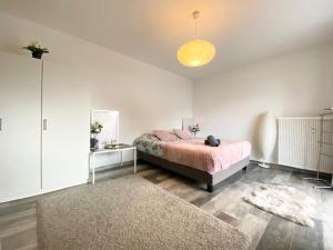 Appartements Studio Clara - proche gare et aeroport, balcon : photos des chambres