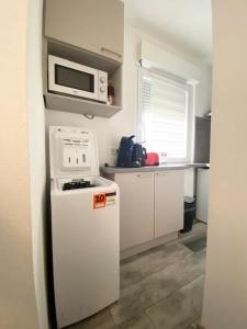 Appartements Studio Clara - proche gare et aeroport, balcon : photos des chambres