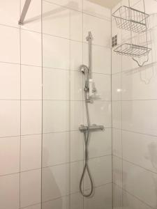 Appartements Studio Clara - proche gare et aeroport, balcon : photos des chambres