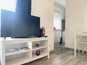 Appartements Studio Clara - proche gare et aeroport, balcon : photos des chambres